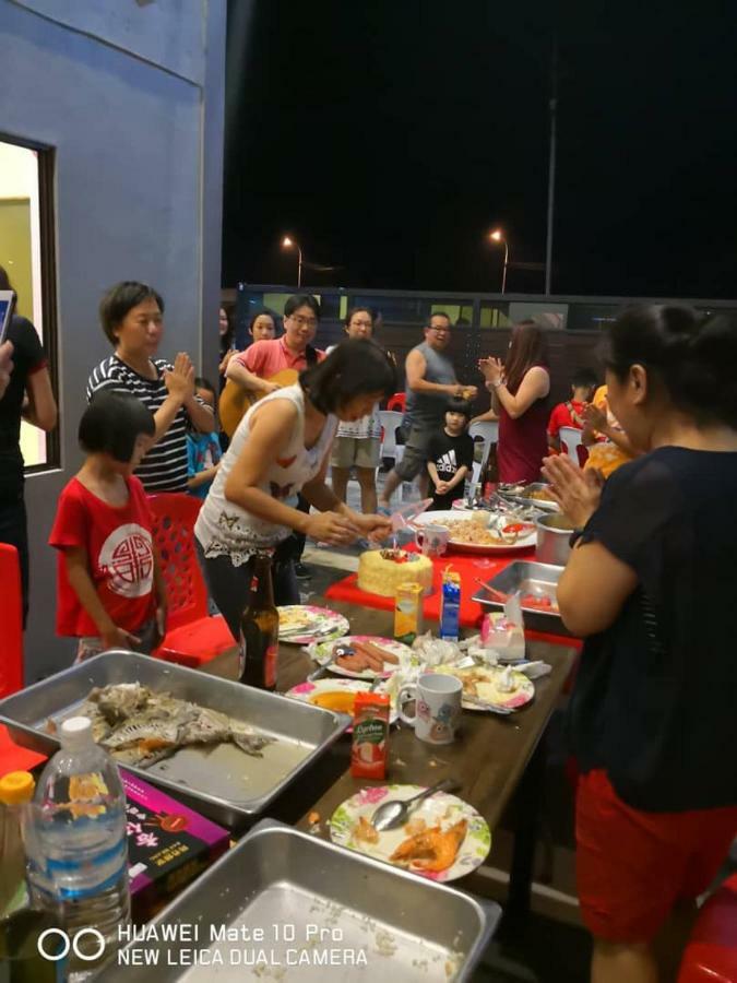 I Love U Bnb 爱乐游民宿 步行5 分钟到码头 Semporna Exteriér fotografie